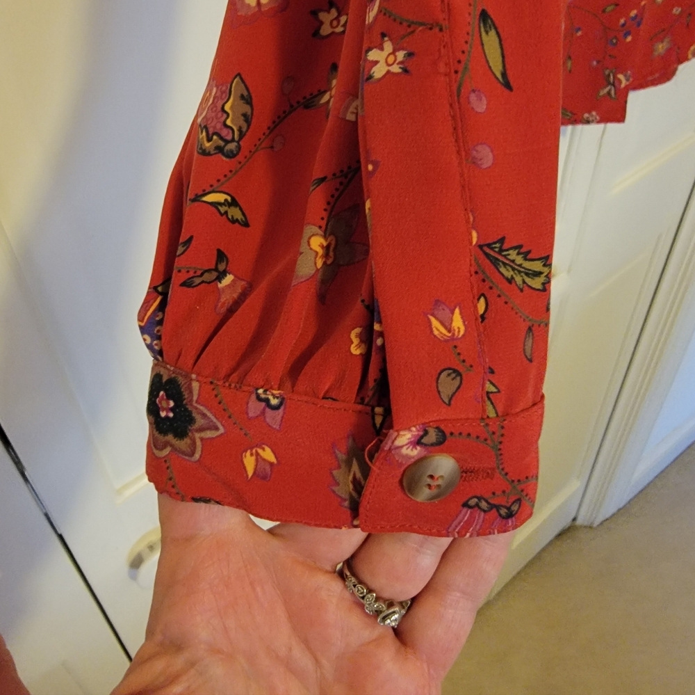 Liz Claiborne Red Floral Women's Shirt Size 14 EUC - Picture 3 of 5
